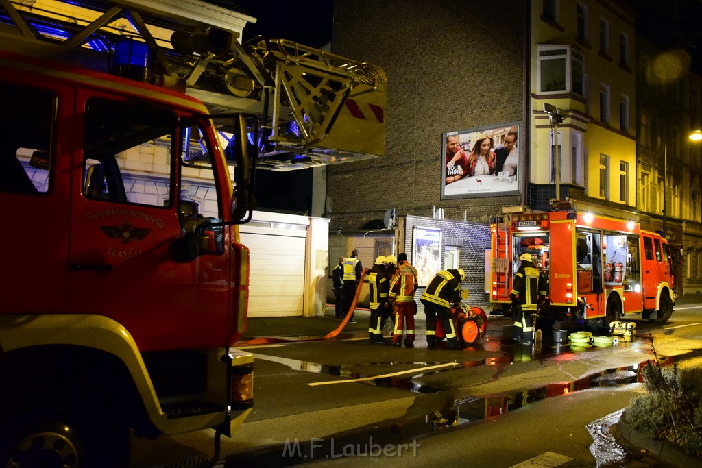 Feuer Hinterhof Garagen Koeln Hoehenberg Olpenerstr P156.JPG - Miklos Laubert